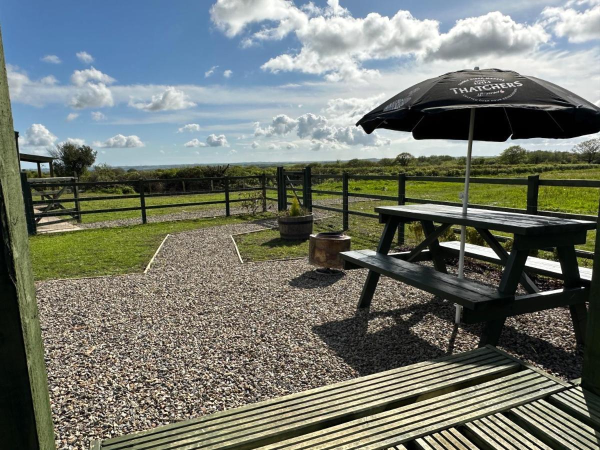 Stags Hide Hotel Minwear Exterior photo
