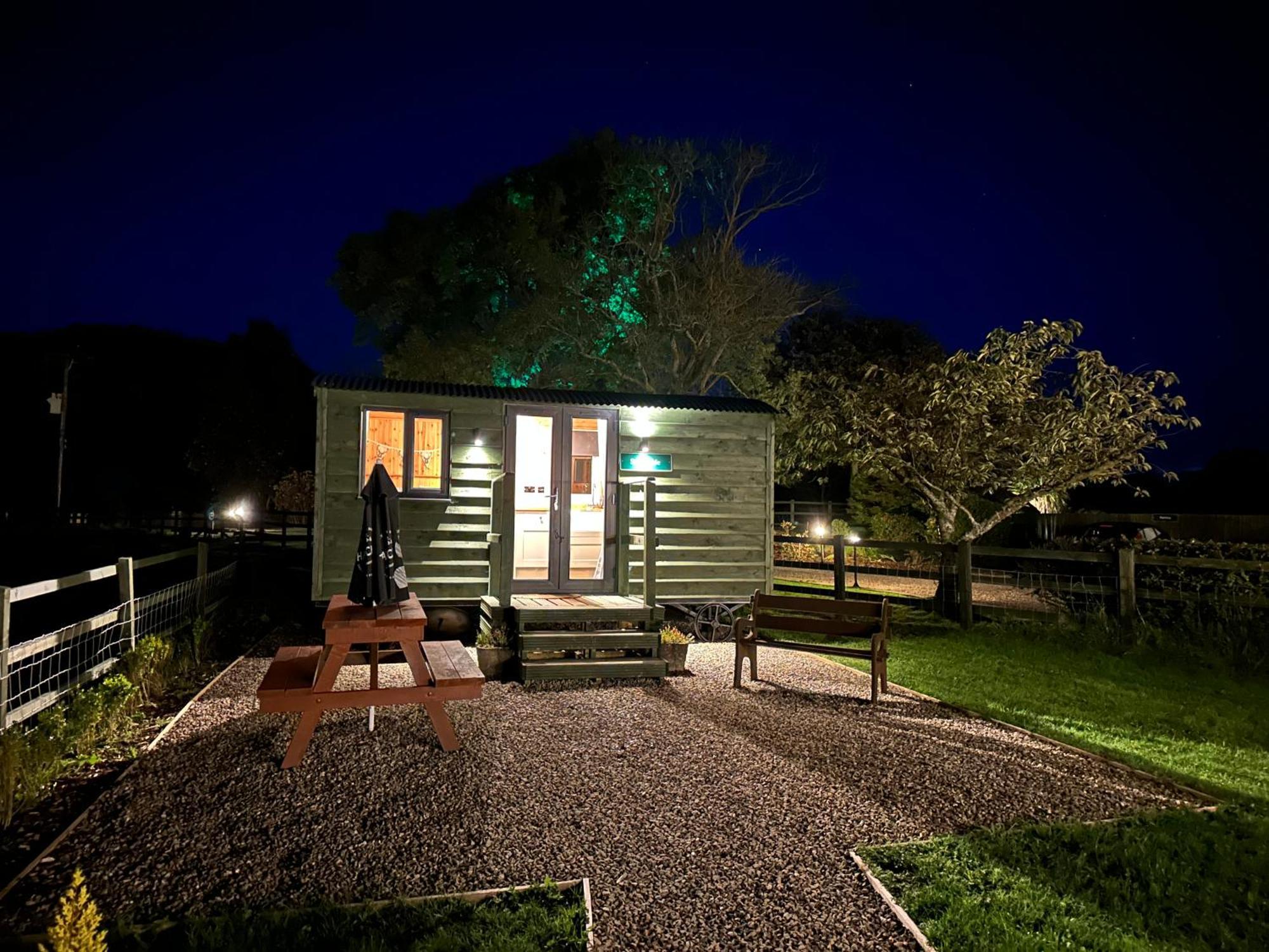 Stags Hide Hotel Minwear Exterior photo