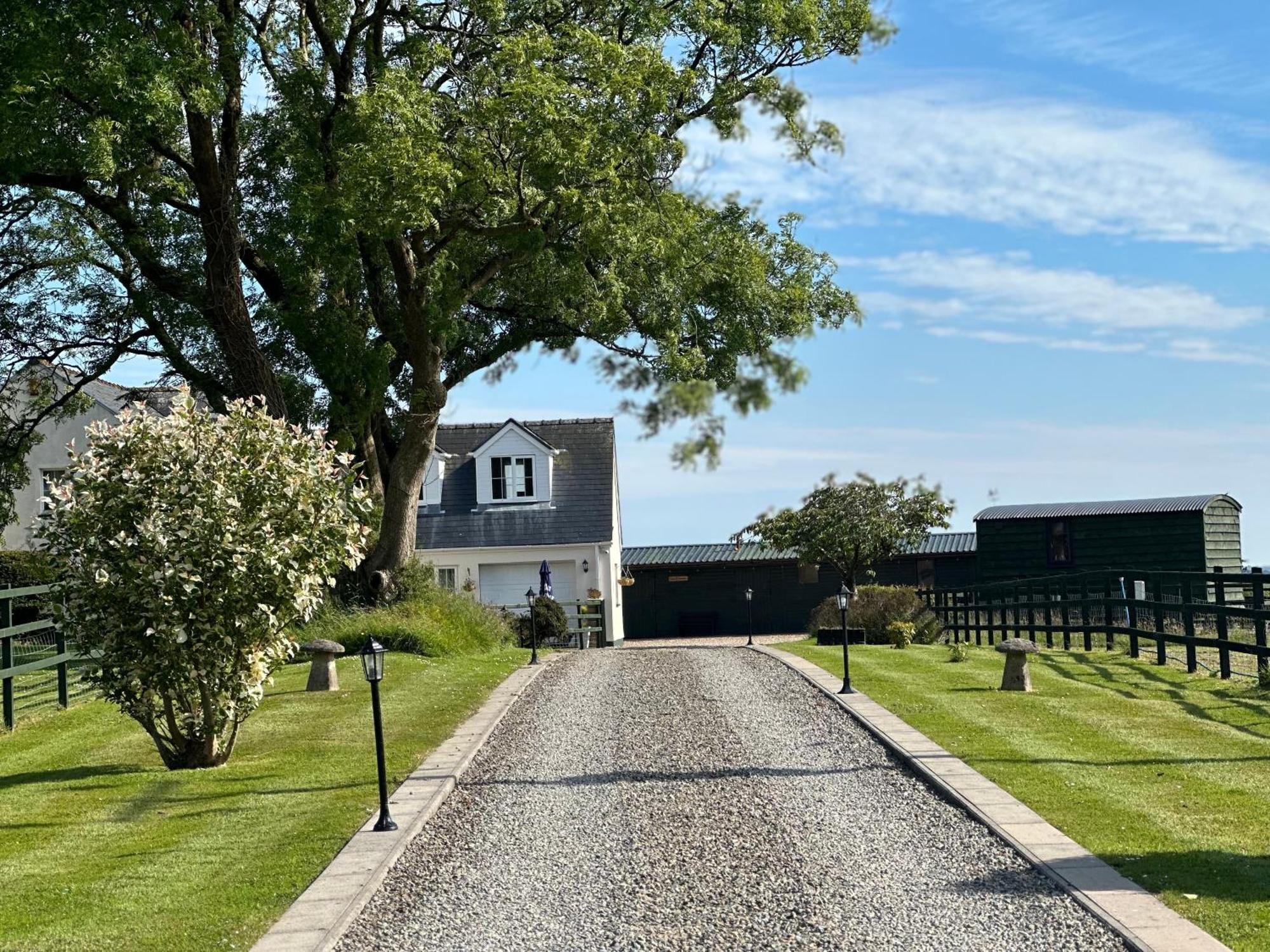 Stags Hide Hotel Minwear Exterior photo